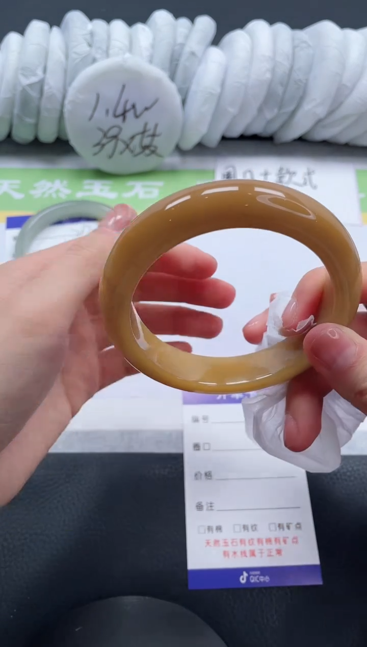 【闪购商品】石英质玉手镯未镶嵌A213-62+