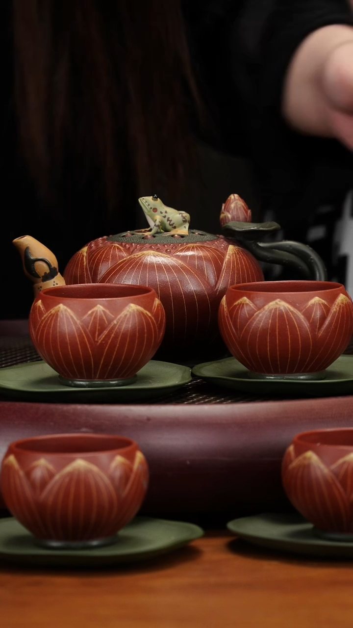 茶壶紫砂52ZXJ双把青蛙莲子套组大红泥300c