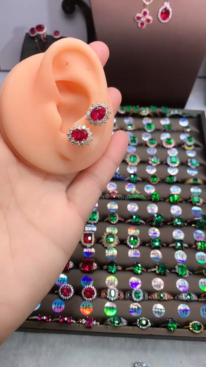 【闪购商品】红宝石耳饰银S925镶嵌金色6.8