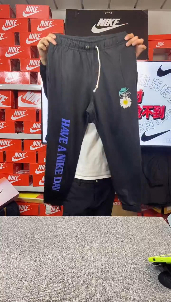 【瑕疵修复】135编码 NIKE/耐克 直播间过款为准 尺码165S