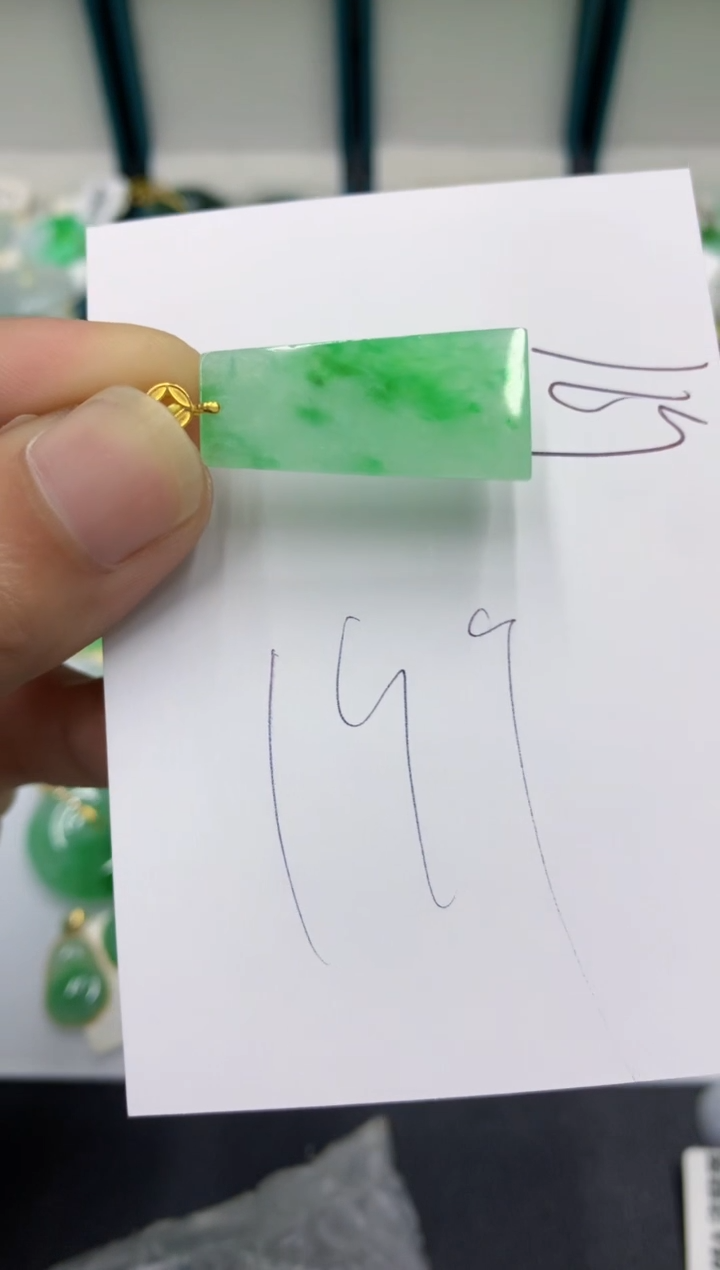 翡翠18K金镶嵌颈饰翡翠