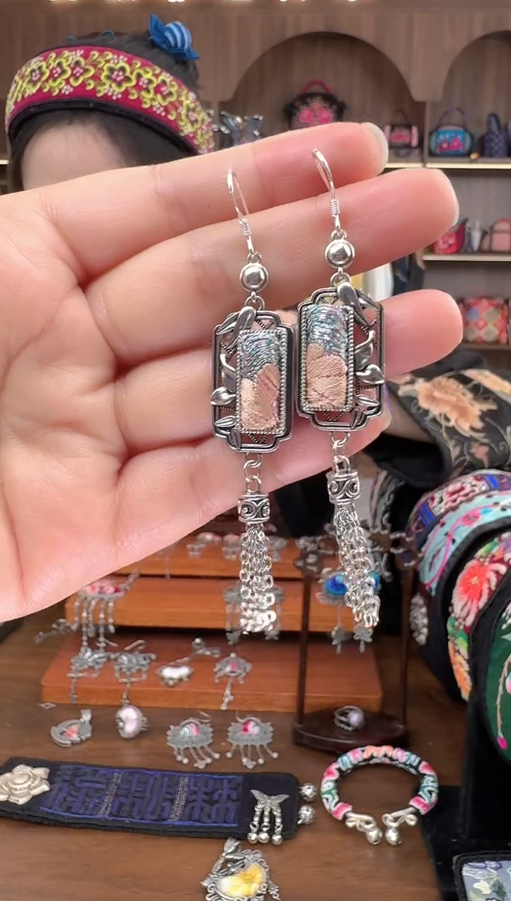 【闪购商品】织绣扶光苗绣传承110