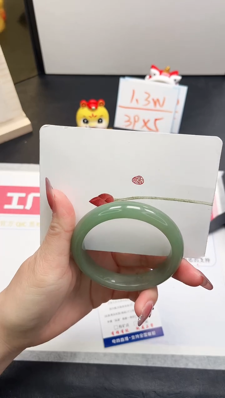 【闪购商品】石英质玉手镯未镶嵌59-58.6