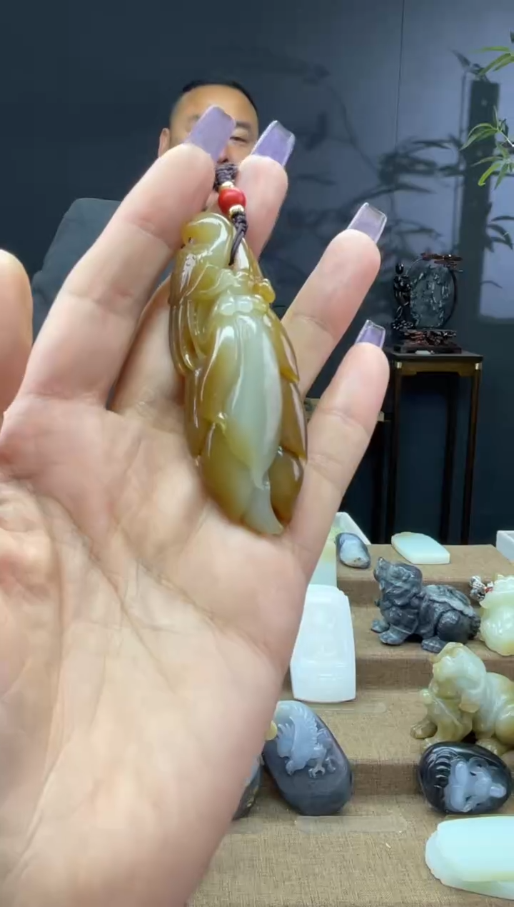 颈饰未镶嵌和田玉1