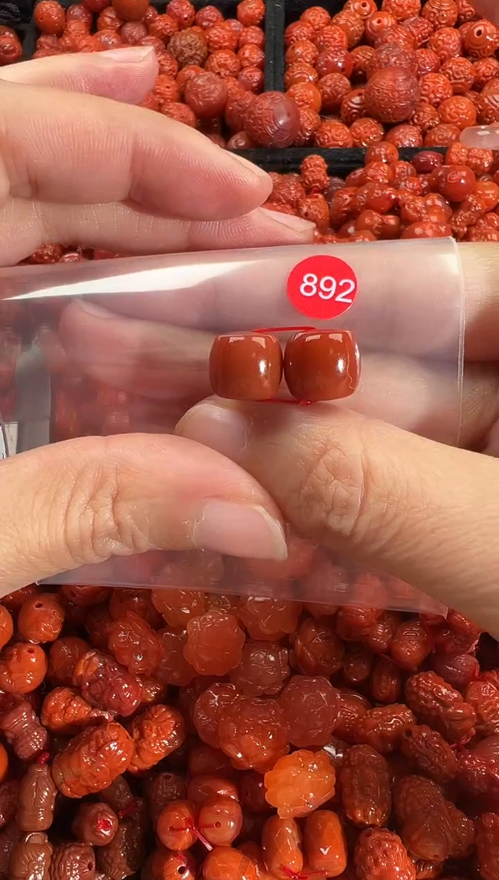 颈饰未镶嵌南红玛瑙1