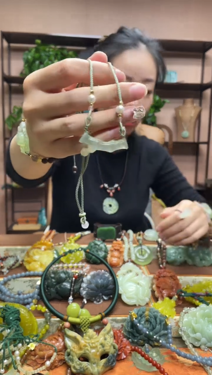 未镶嵌岫玉吊坠·