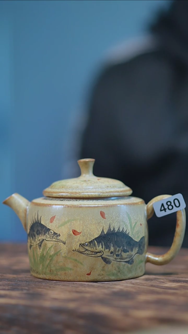 【闪购商品】480景德镇手绘桂鱼茶壶