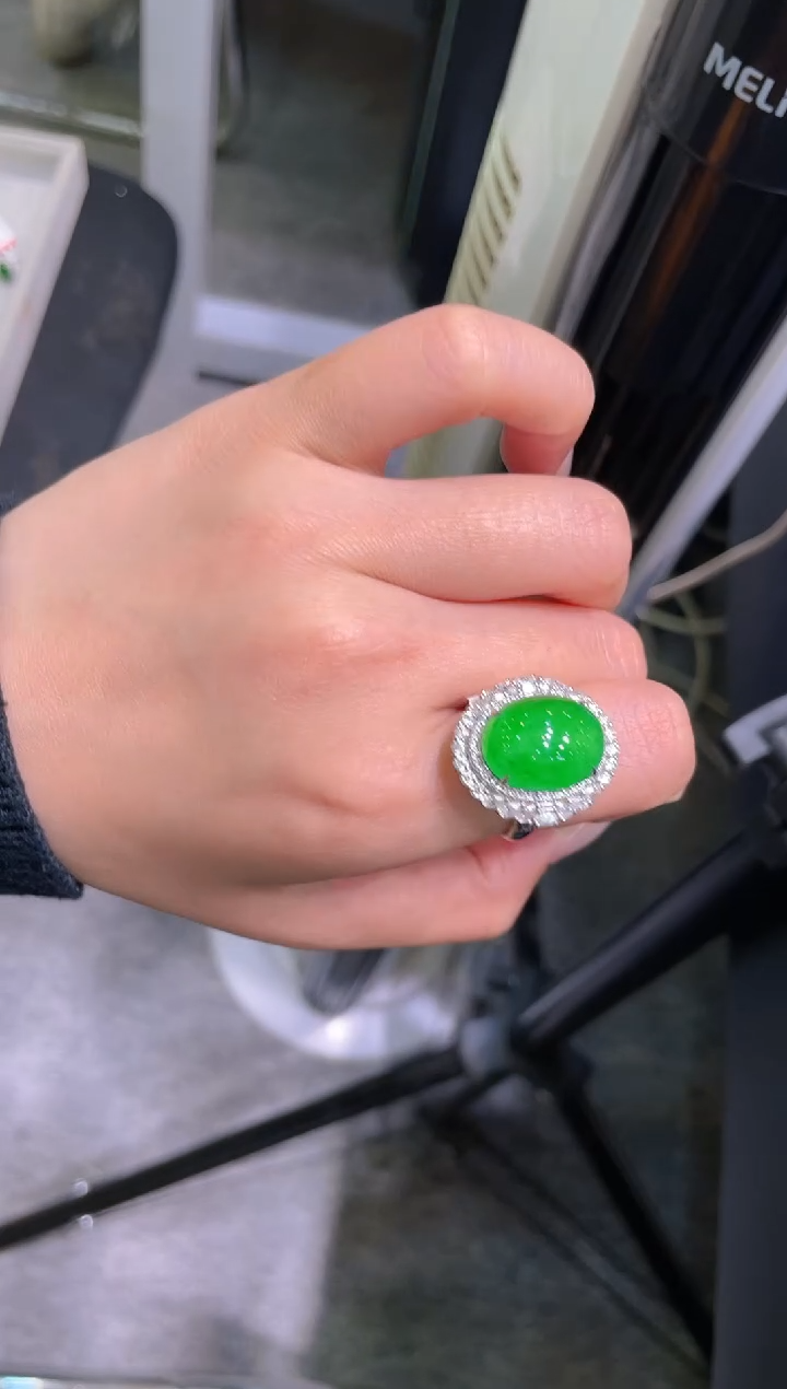 【闪购商品】翡翠吊坠(赠链)18K金镶嵌A58