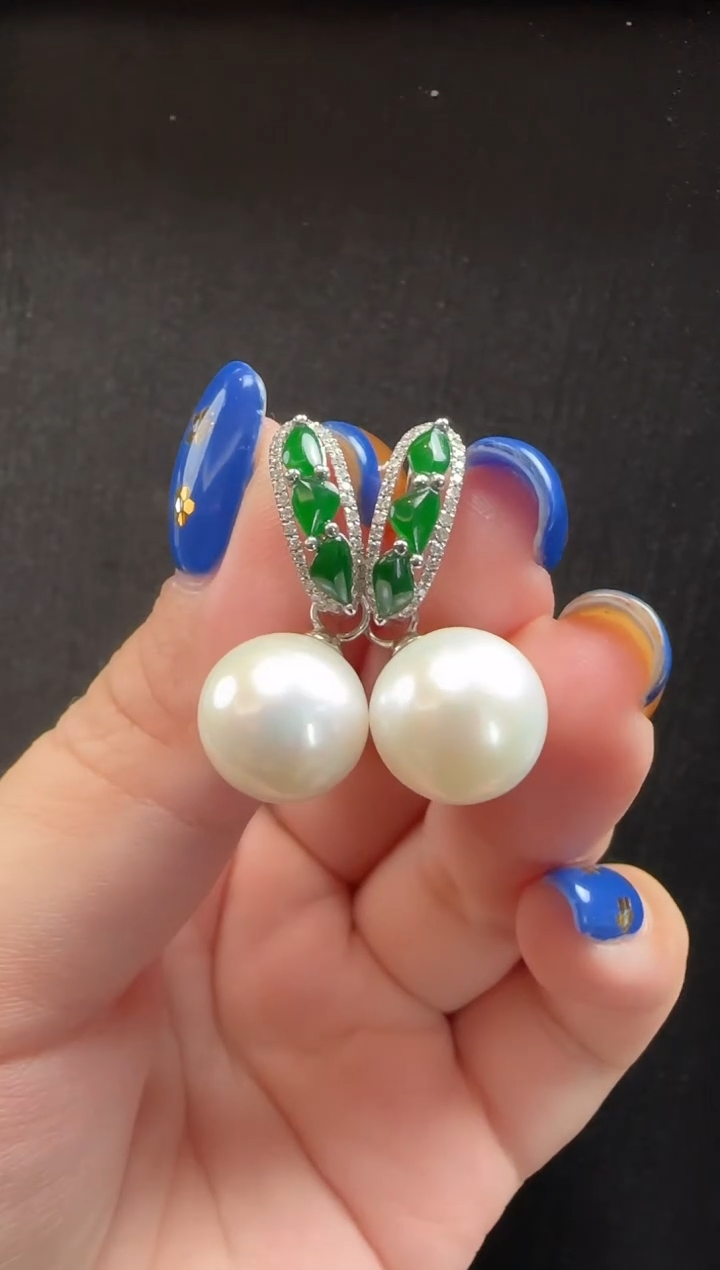 18K金镶嵌翡翠耳饰955随形一对