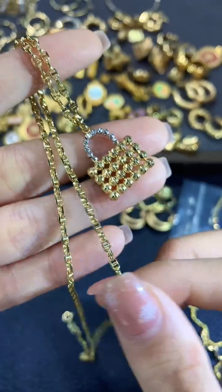 吊坠(不含链)18K金A10多样性发一件（单包包吊坠）