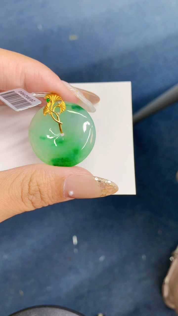 翡翠18K金镶嵌颈饰             8