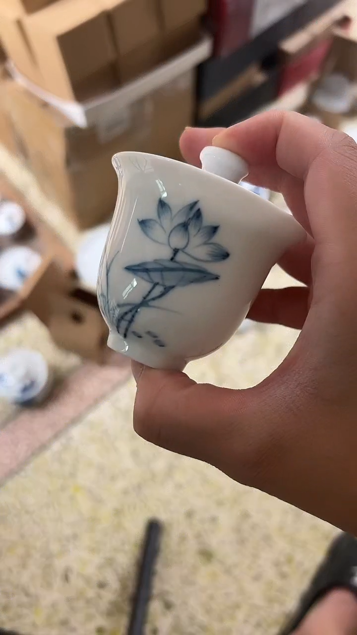 微瑕素莲美人备盖碗