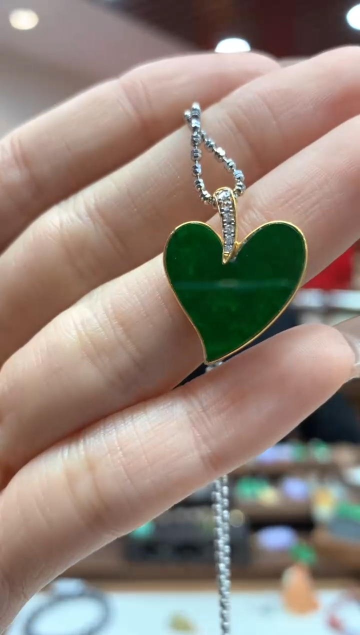 【闪购商品】翡翠吊坠(不含链)18K金镶嵌爱心