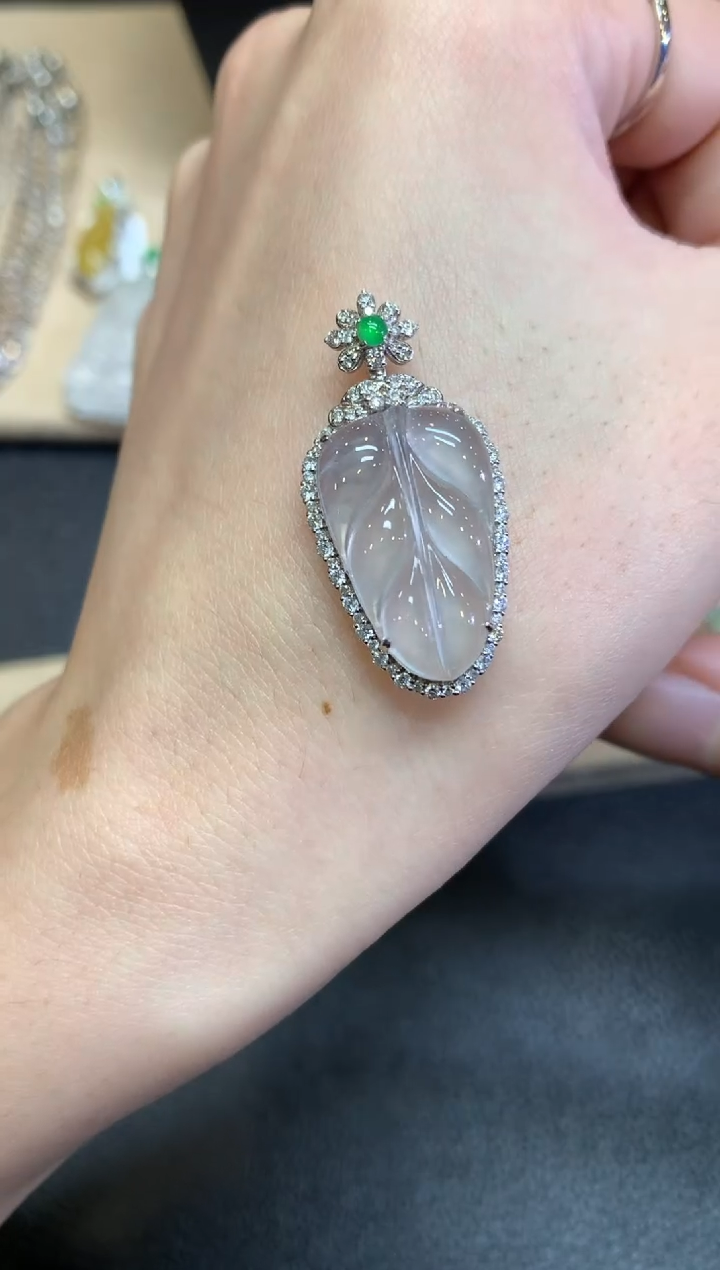 【闪购商品】翡翠颈饰18K金镶嵌叶子【无服务费】