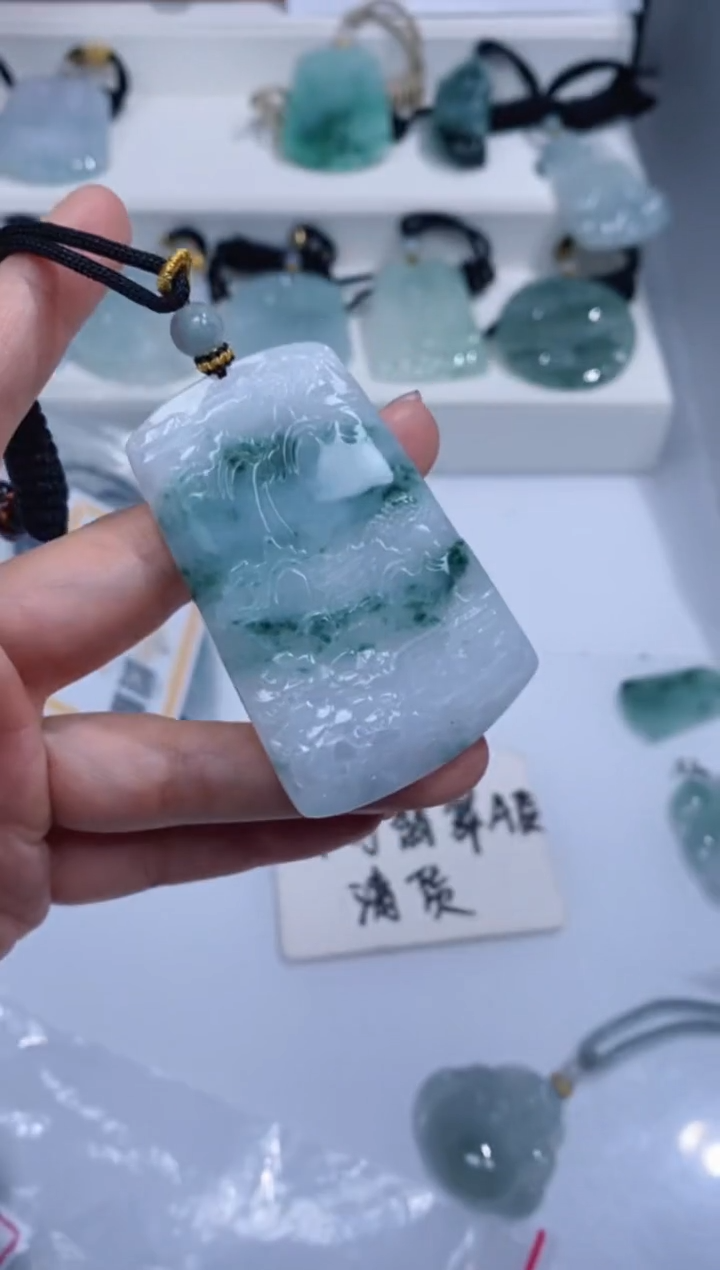 颈饰未镶嵌翡翠吊坠