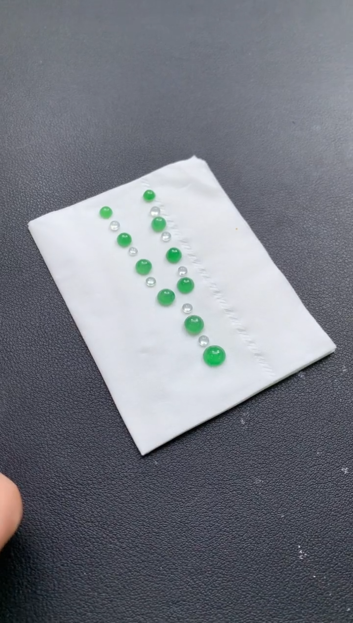 未镶嵌定制翡翠小*?翡翠