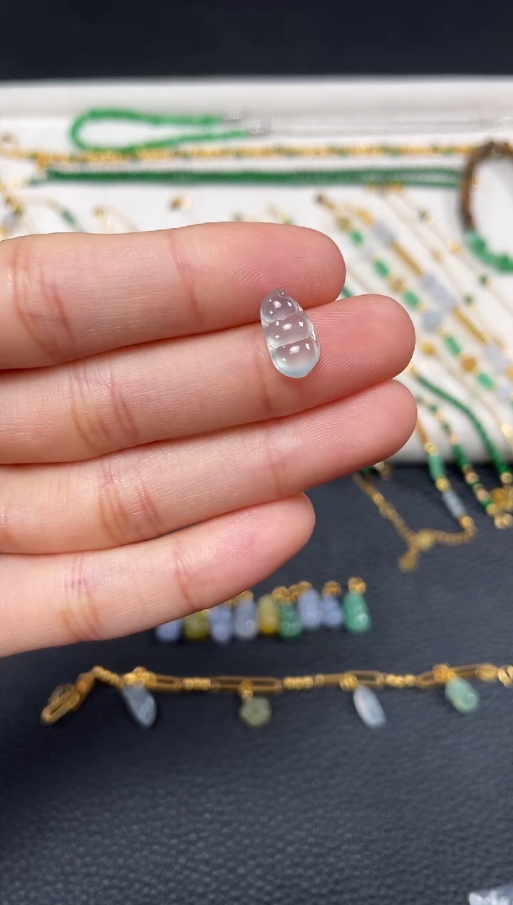 【闪购商品】翡翠吊坠(不含链)未镶嵌一个  JK679