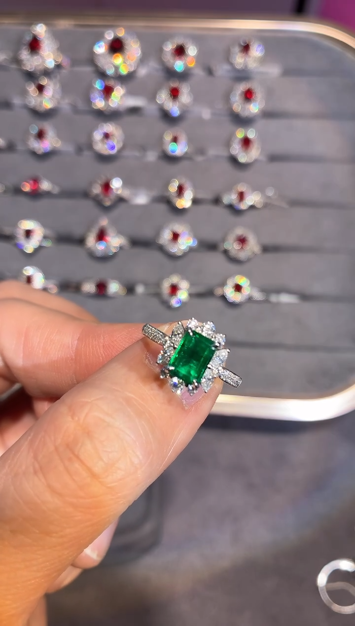 18K金镶嵌戒指祖母绿【闪购】0.90ct/同步展会价/沃顿
