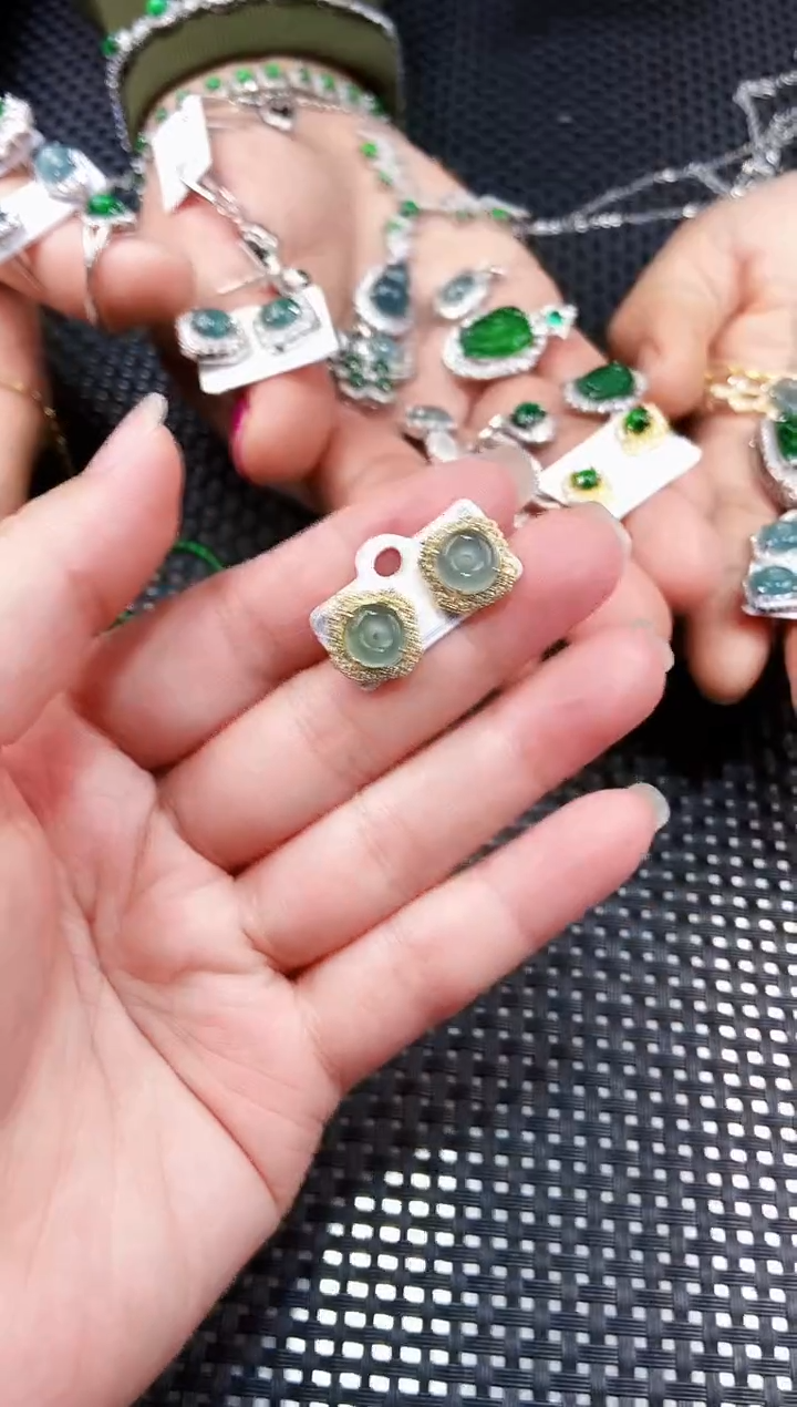 【闪购商品】翡翠耳饰未镶嵌11111111