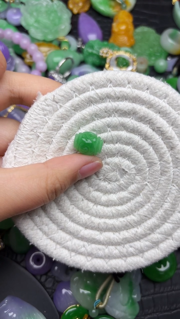 颈饰未镶嵌翡翠缅甸翡翠吊坠