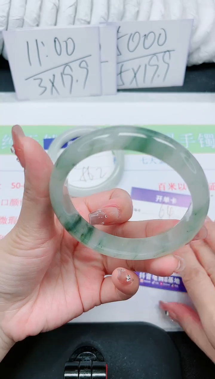 【闪购商品】石英质玉手镯未镶嵌64