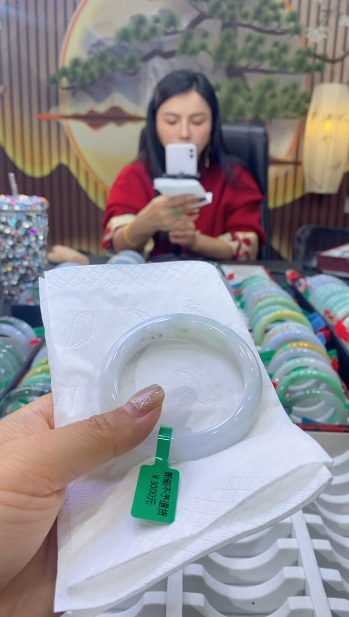 【闪购商品】翡翠手镯未镶嵌多人09098