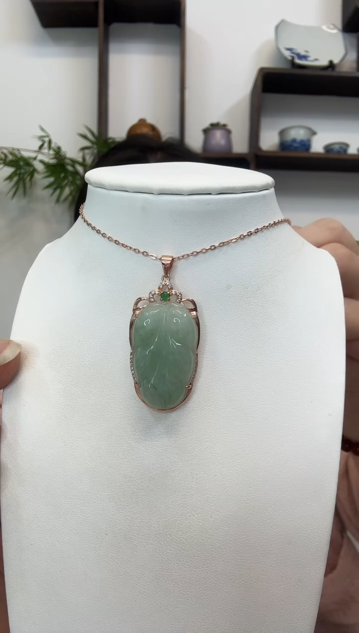 吊坠(赠链)银S925镶嵌翡翠叶子玫瑰边