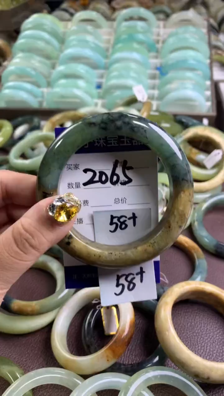 【闪购商品】蛇纹石玉手镯未镶嵌2065