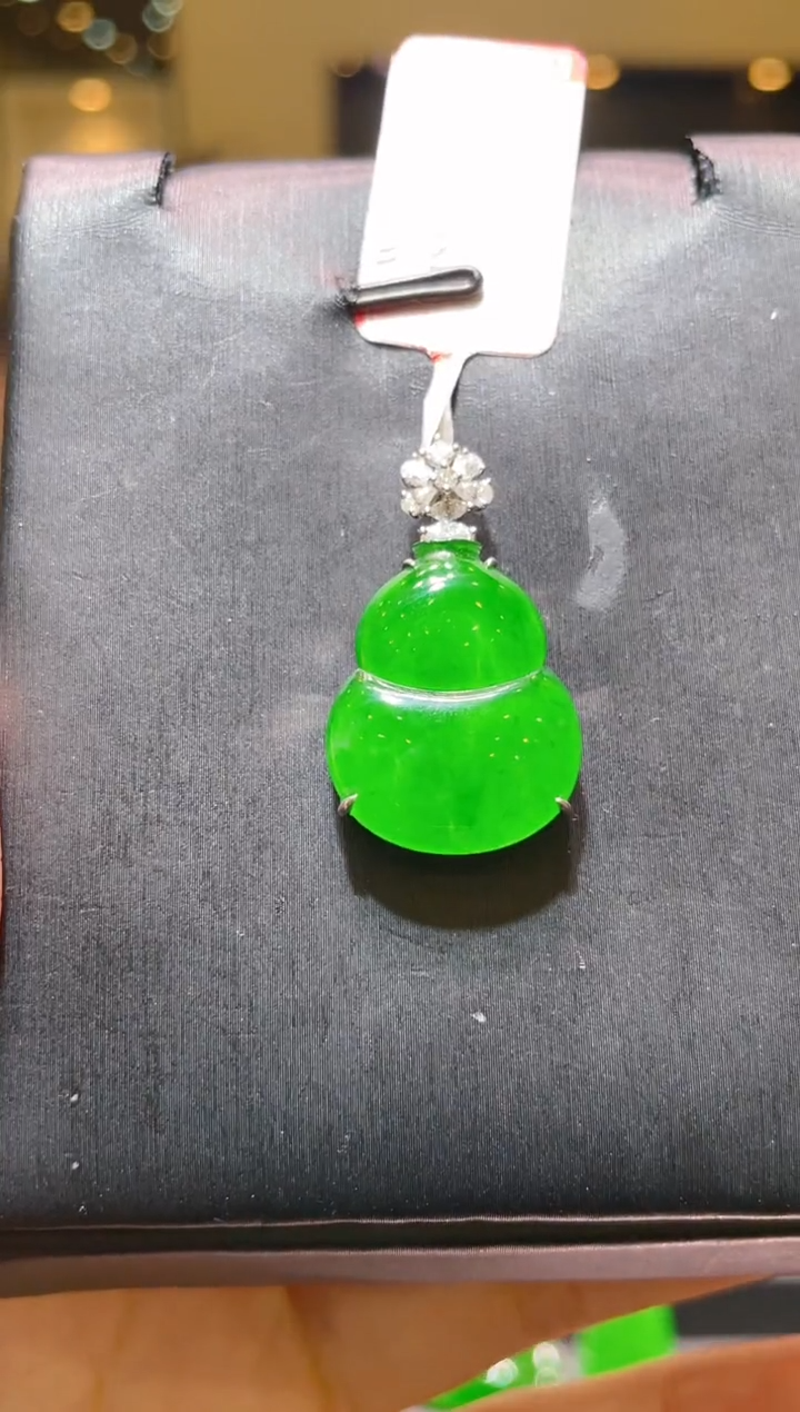 【闪购商品】翡翠吊坠(赠链)18K金镶嵌A69