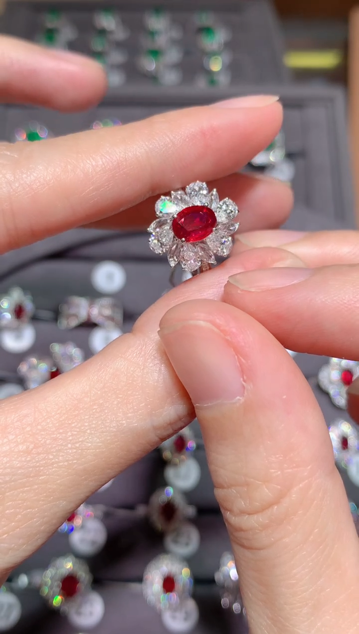 【闪购商品】红宝石戒指18K金镶嵌1.02CT  无烧鸽血红