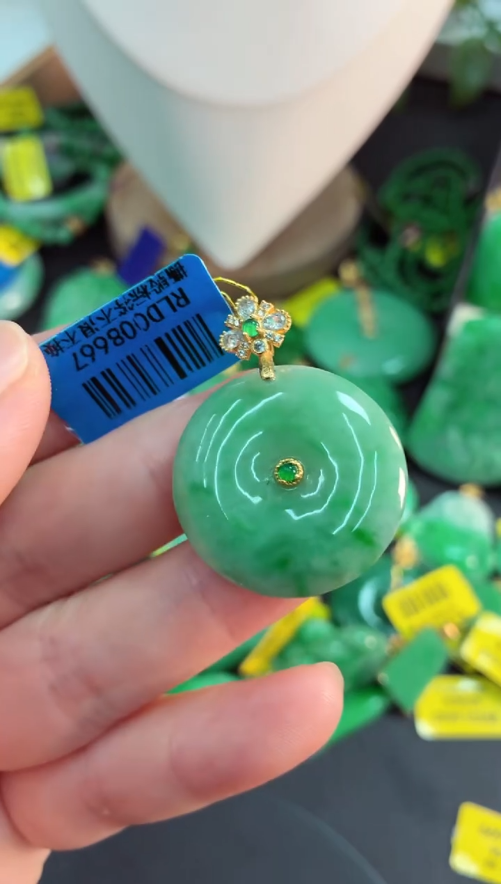 吊坠(不含链)未镶嵌翡翠挂件