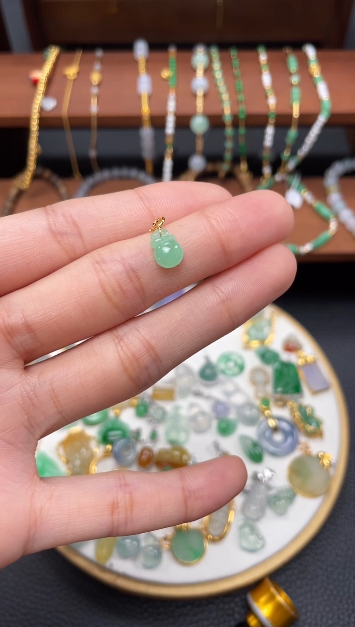 【闪购商品】翡翠吊坠(不含链)18K金镶嵌一个  JK483