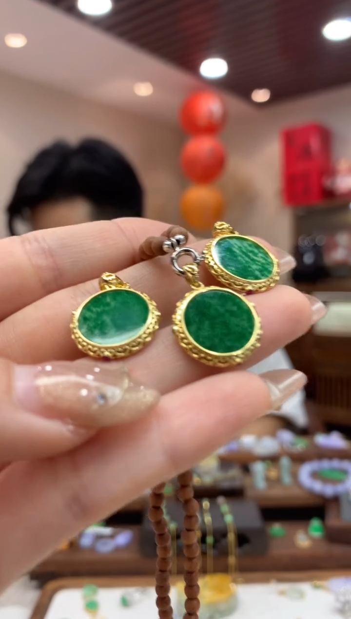 【闪购商品】翡翠吊坠(不含链)银S925镶嵌圆牌多样性发货1件