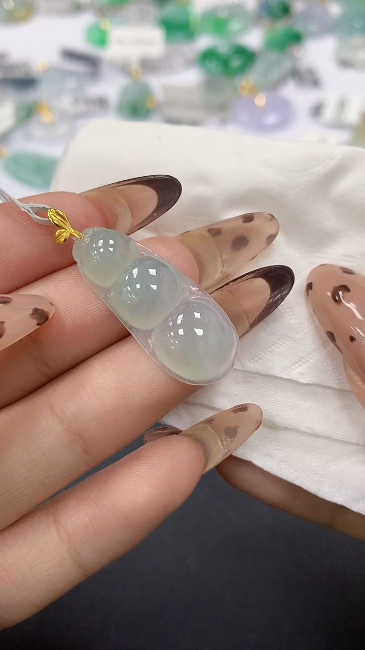 颈饰18K金镶嵌翡翠a货假一赔三支持复检百元上9元证书费自理