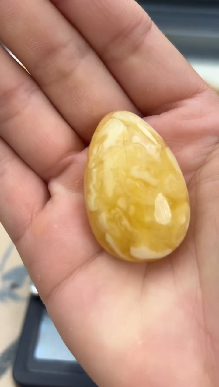 【闪购商品】琥珀裸石未镶嵌蜜蜡吊坠