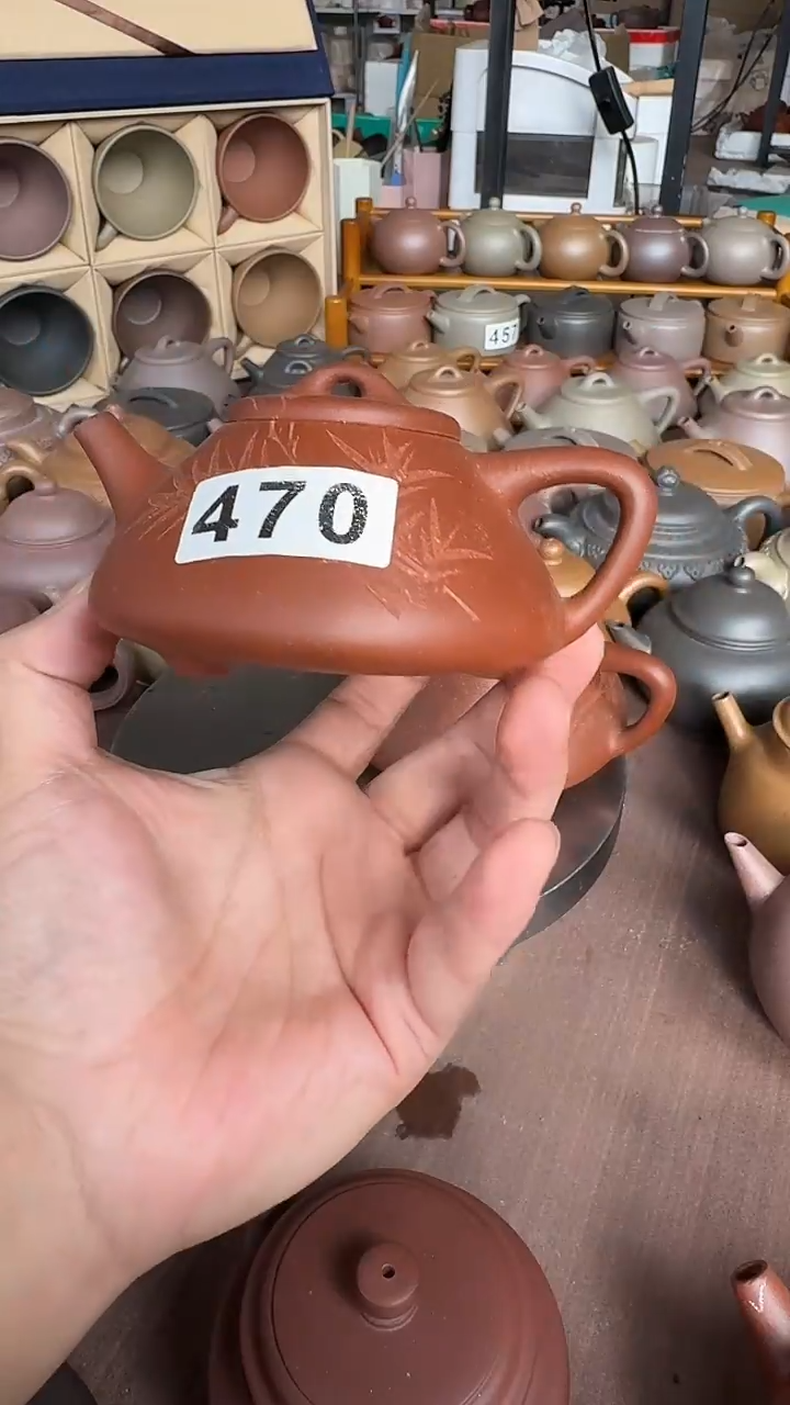 茶壶紫砂470红降坡子冶刻绘200cc