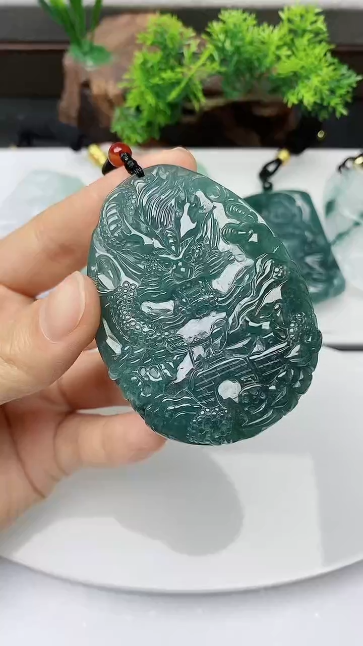 【闪购商品】翡翠颈饰未镶嵌        