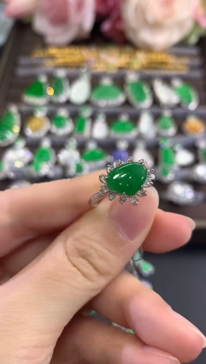 18K金镶嵌戒指翡翠b66 多样性一件发