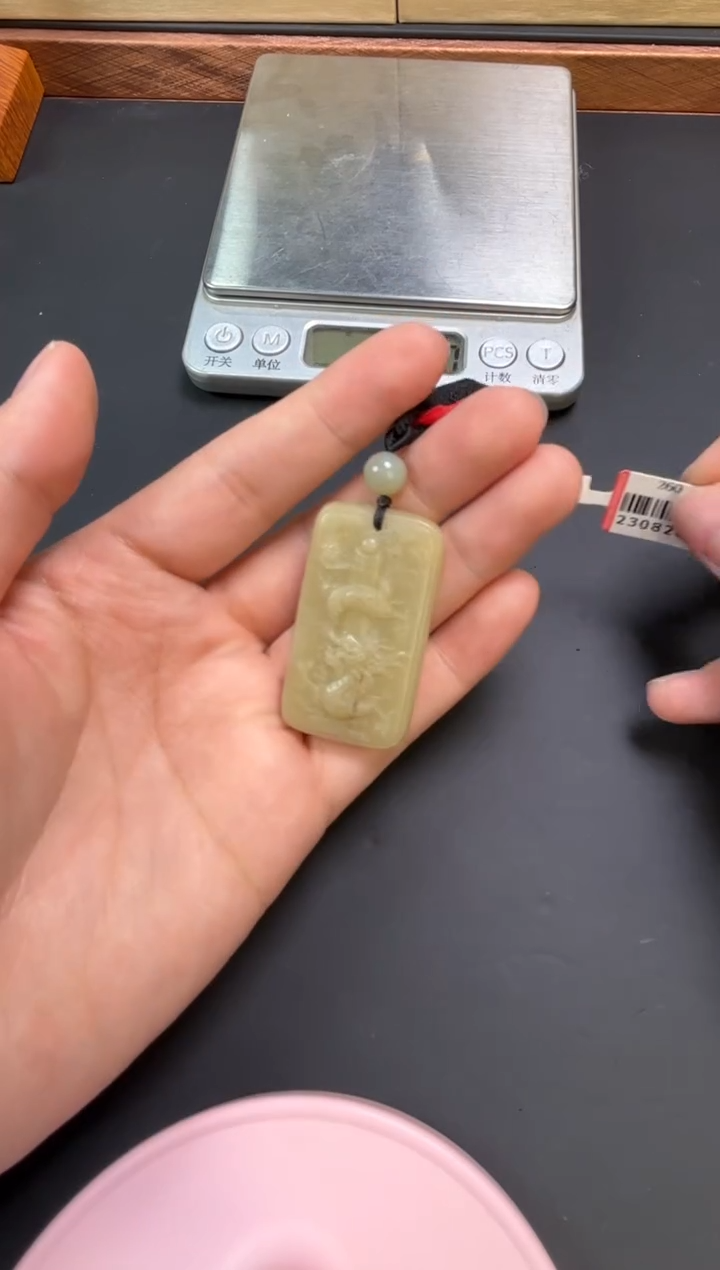 【闪购商品】和田玉吊坠(赠链)未镶嵌且末微色差迪克兰二细吊坠