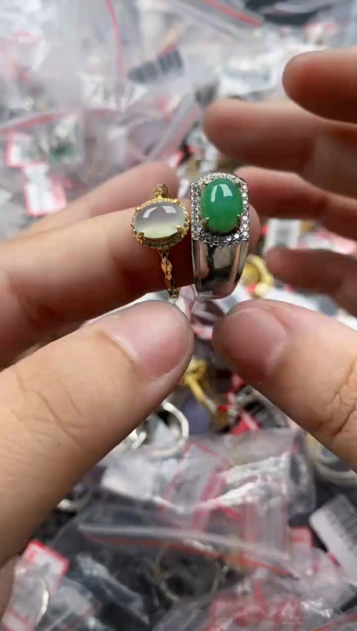 18K金镶嵌戒指翡翠88888   2