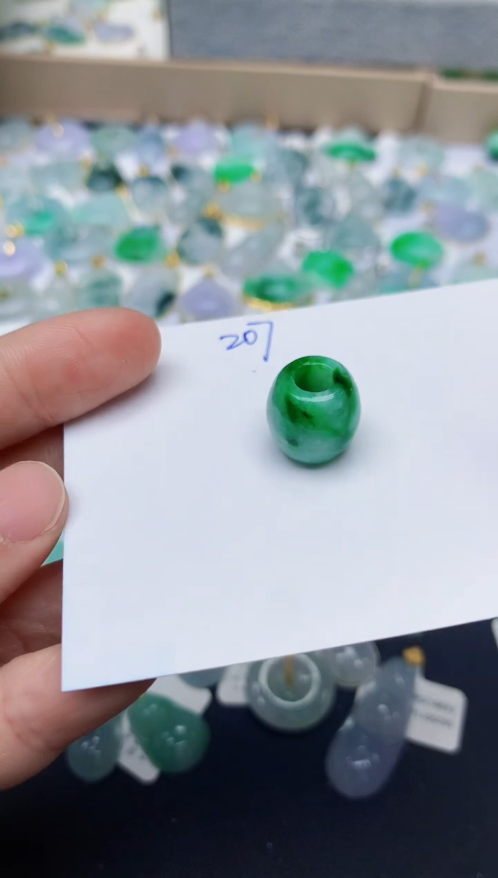 【闪购商品】翡翠颈饰未镶嵌天然翡翠A货    