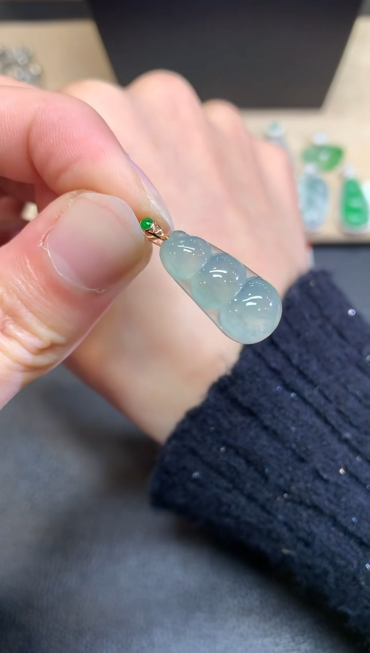 【闪购商品】翡翠颈饰18K金镶嵌福豆【无服务费】