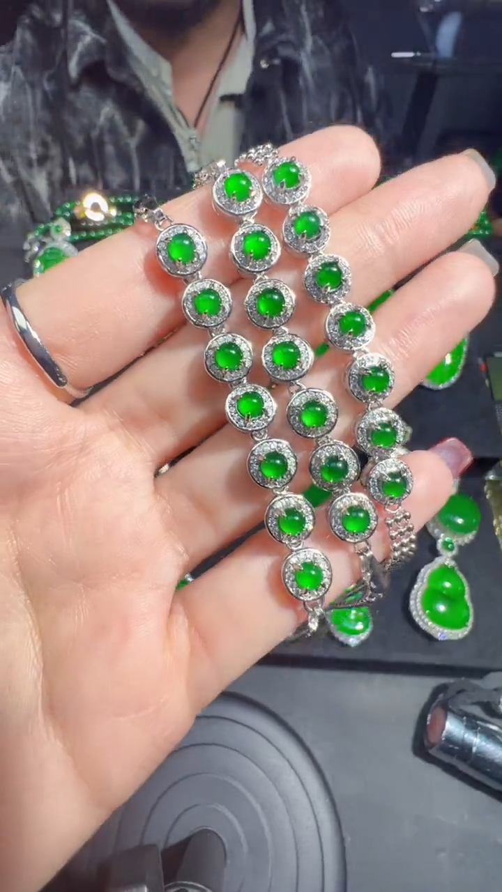 【闪购商品】定制翡翠未镶嵌手链商品多样性发货1