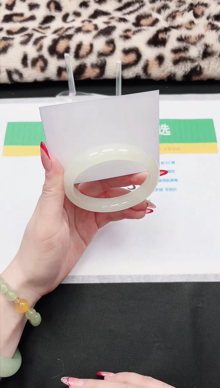 【闪购商品】石英质玉手镯未镶嵌16-56