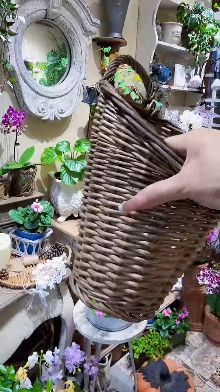 手工编制柳编挂篮