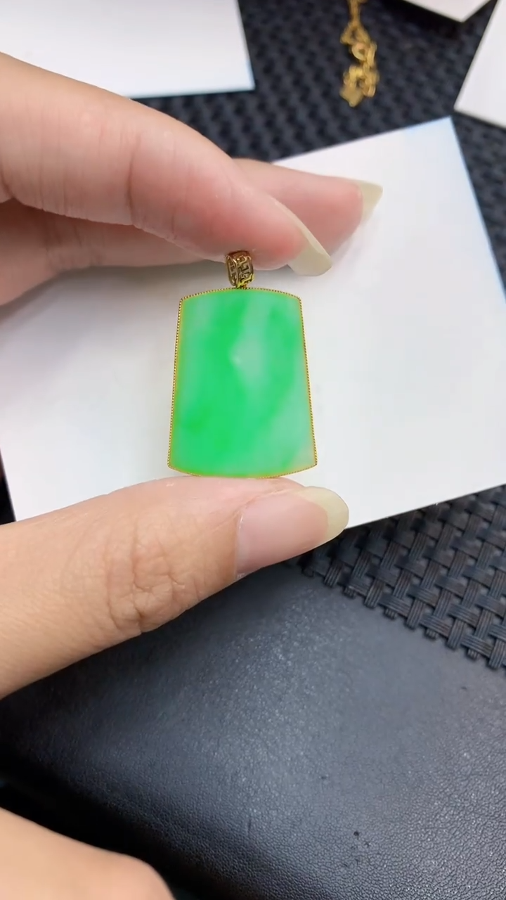 【闪购商品】翡翠颈饰18K金镶嵌            8