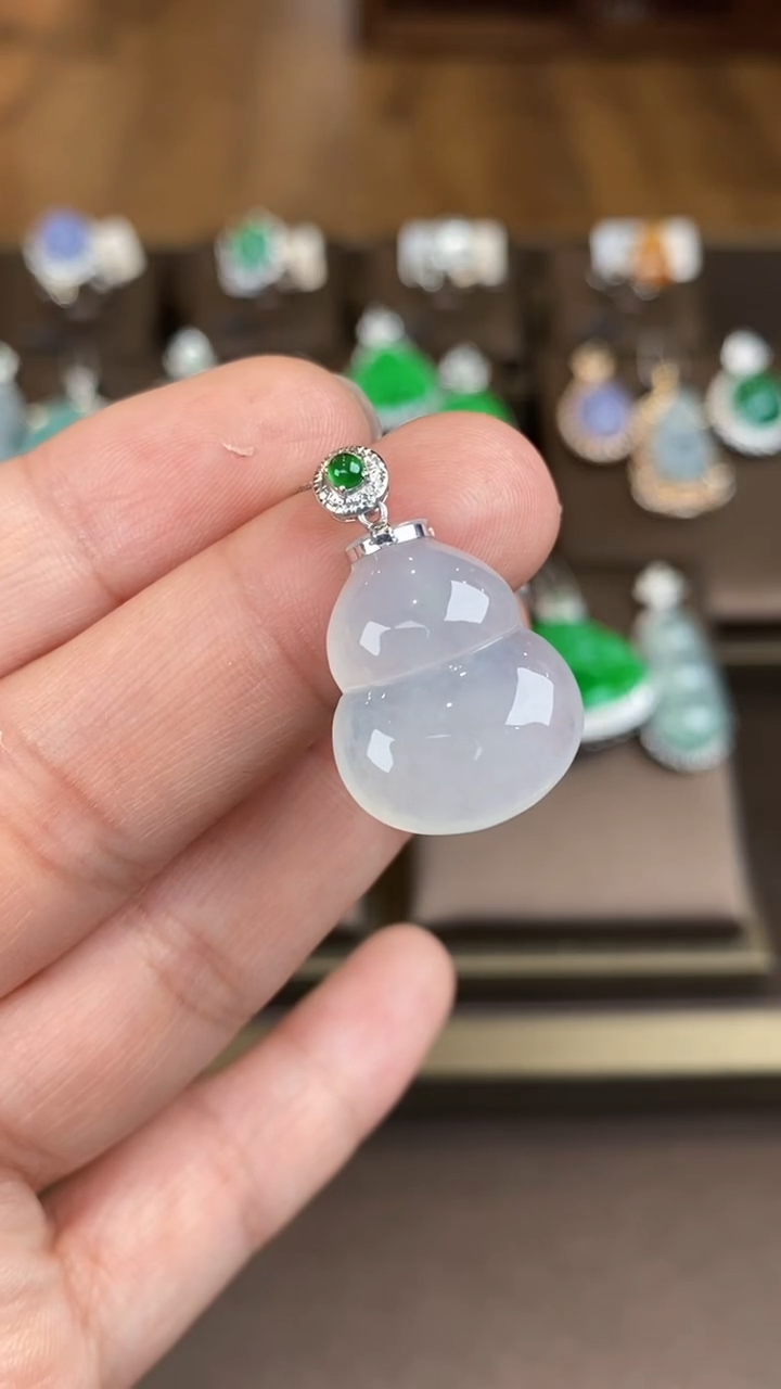 【闪购商品】翡翠吊坠(不含链)18K金镶嵌翡翠葫芦