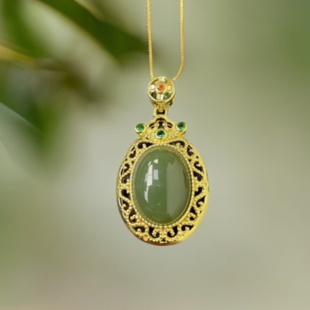 天然和田玉碧玉鸽子蛋吊坠古法精美豪镶挂件气质三点绿玉石吊坠