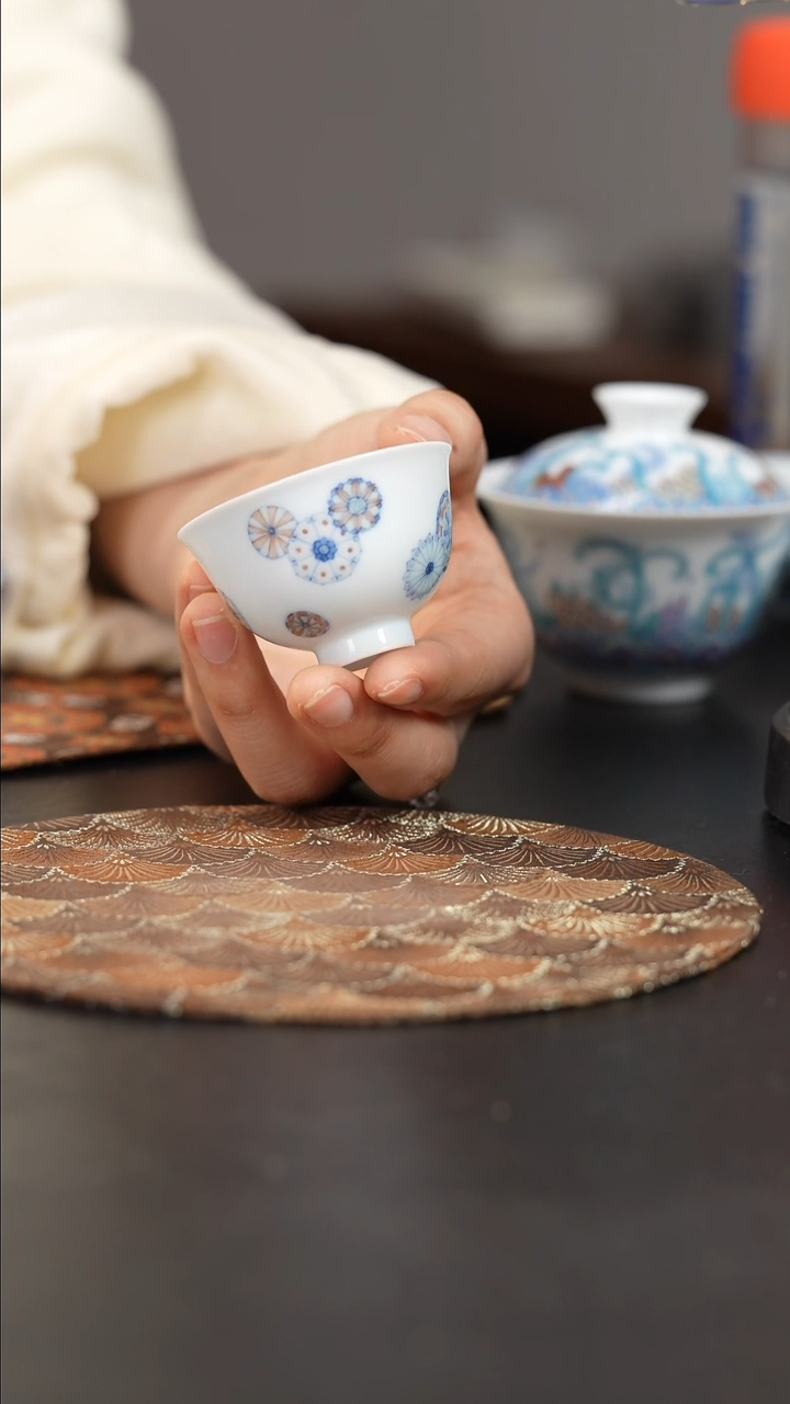 【闪购商品】杯问玉斗彩皮球花杯