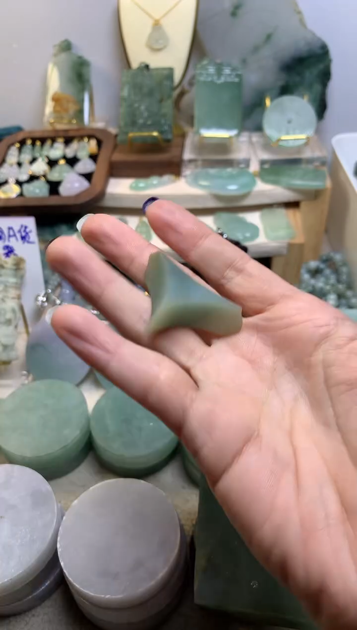 【闪购商品】翡翠挂件未镶嵌缅甸A货翡翠，没有运费险